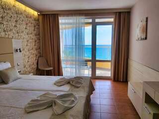 Отель Aphrodite Beach Hotel Несебр Двухместный номер с 2 отдельными кроватями, видом на море и балконом-5
